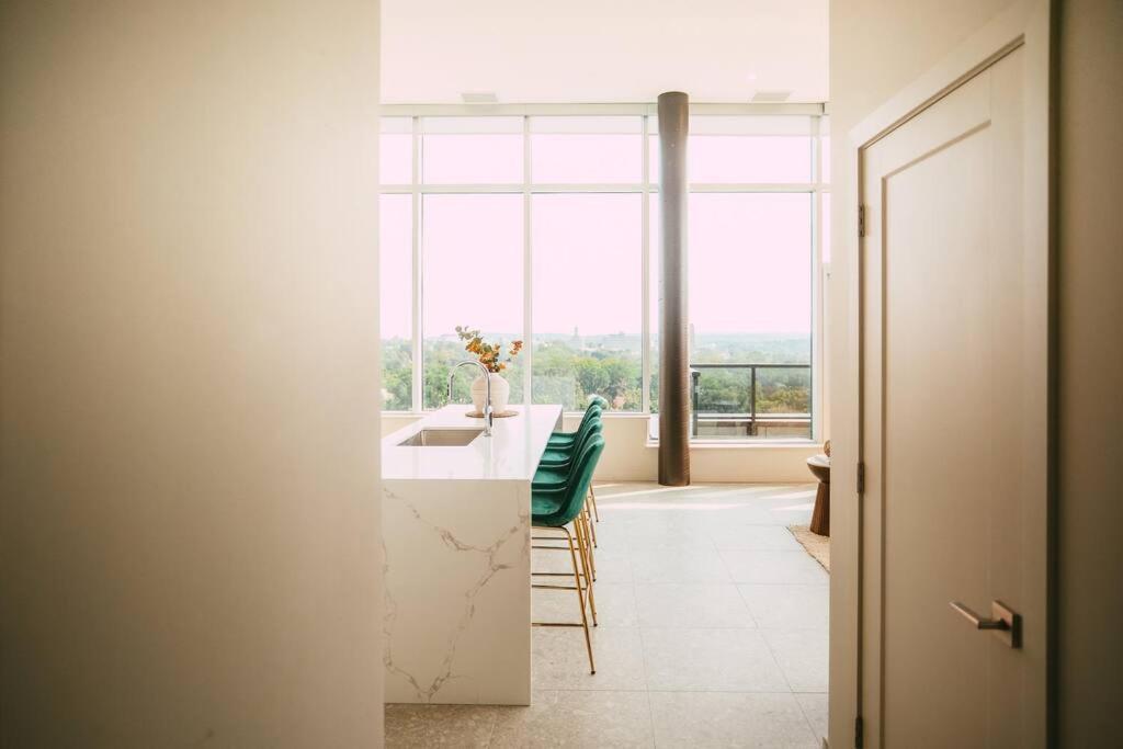 New - Luxury 2Br Penthouse Apt In Central Halifax Exterior photo